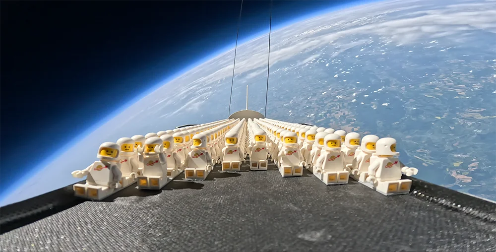 case-study-lego-minifigurky_vo_vesmire
