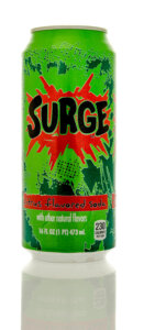 retro-plechovka-napoja-coca-cola-surge